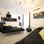 Luxury Apartments 1107