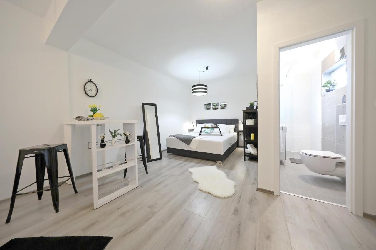 Luxury 1107 *